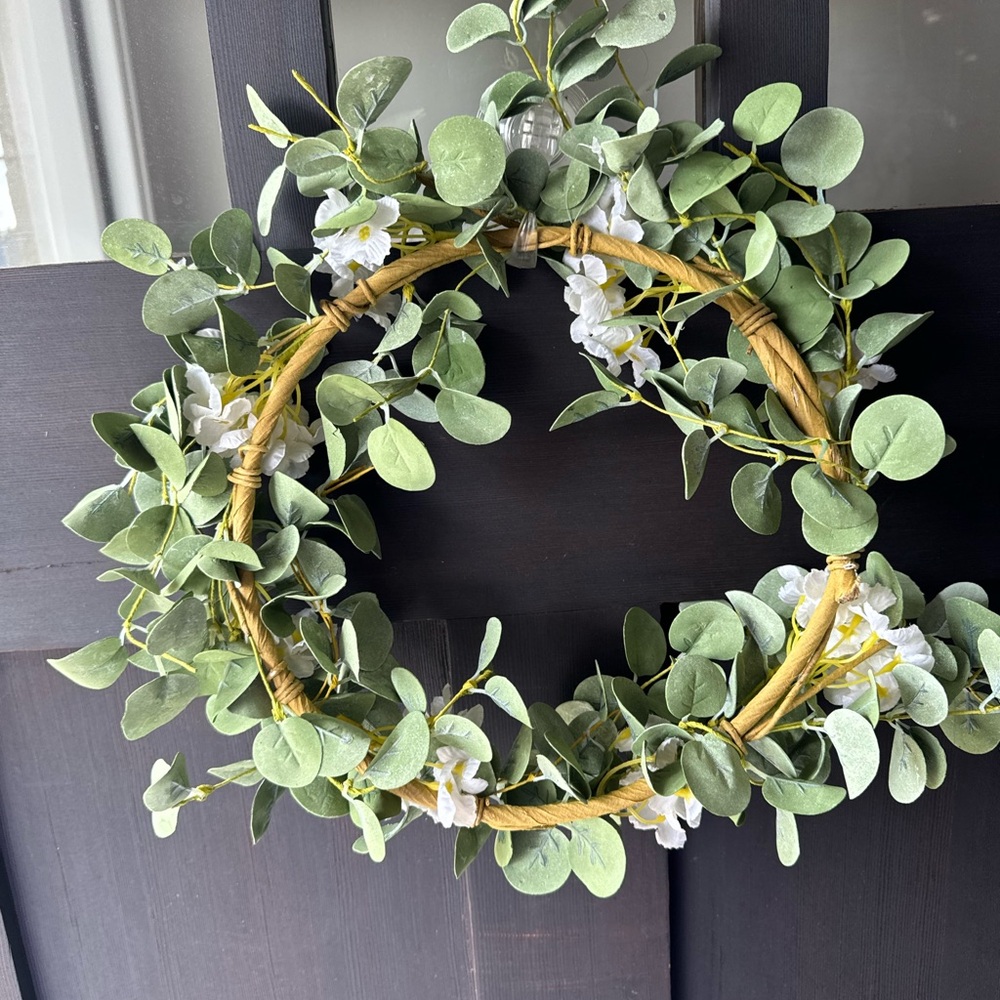 Green and White Floral Wreath - Picture 4 of 5